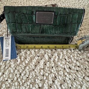 Simply Vera Vera Wang Emerald Crocodile Embossed Wristlet